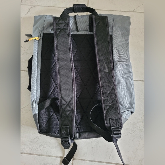 NWT Nike Sport Golf Backpack, grey/black, 29 litre - Picture 5 of 7